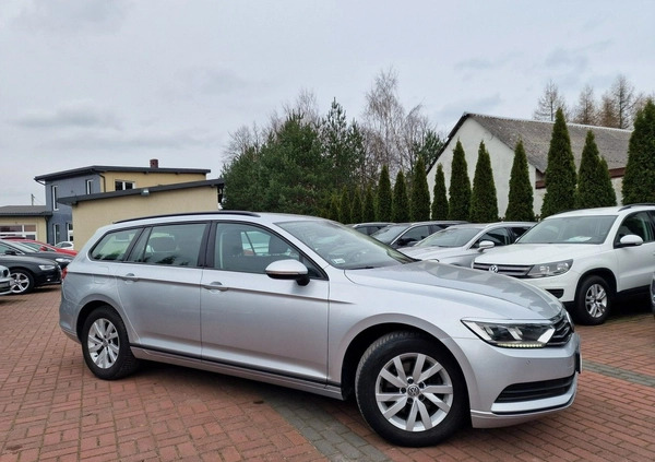 Volkswagen Passat cena 62800 przebieg: 125000, rok produkcji 2018 z Zawiercie małe 596